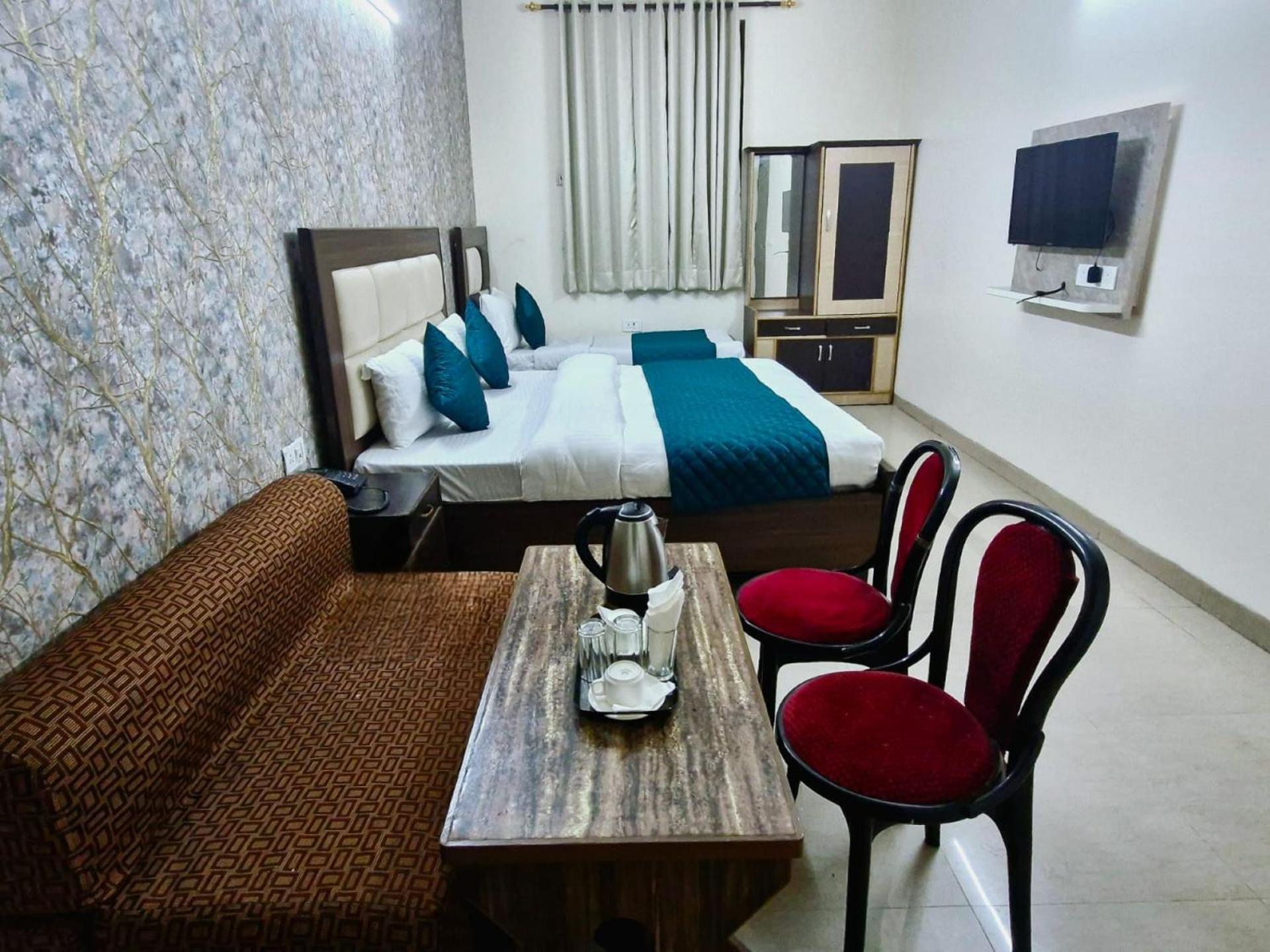 Airport Hotel Mayank Residency Нью-Дели Экстерьер фото