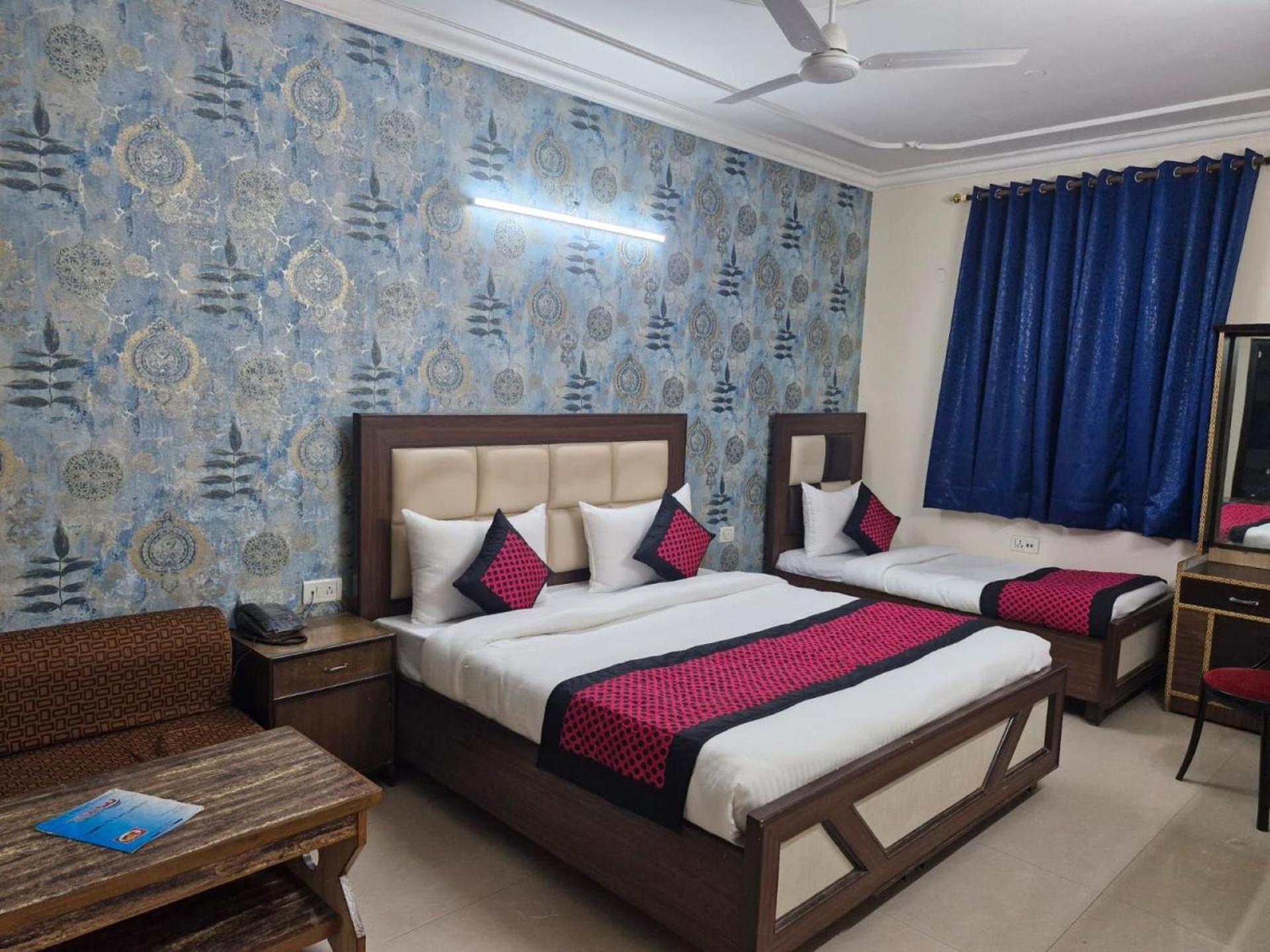Airport Hotel Mayank Residency Нью-Дели Экстерьер фото