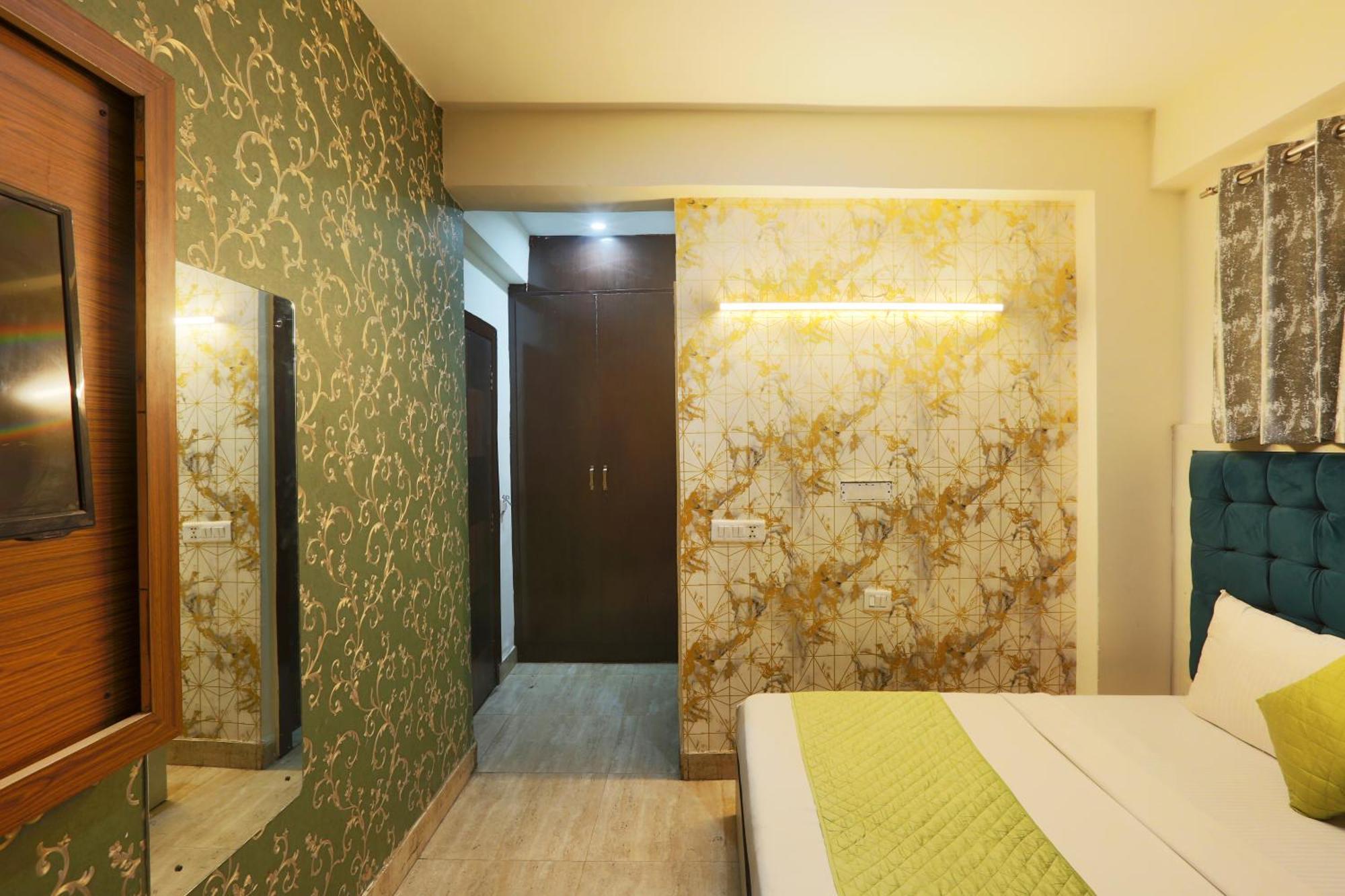 Airport Hotel Mayank Residency Нью-Дели Экстерьер фото