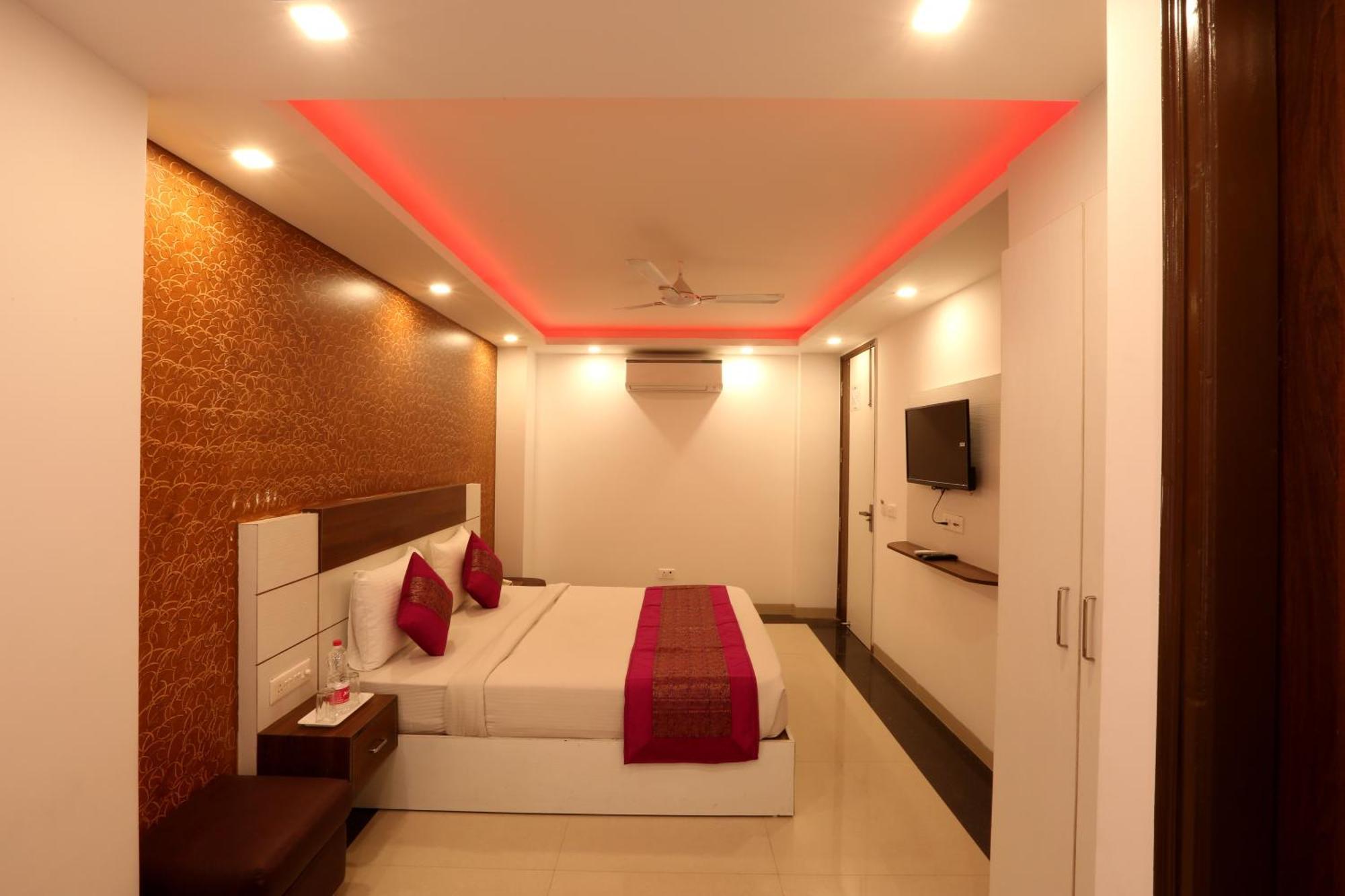 Airport Hotel Mayank Residency Нью-Дели Экстерьер фото