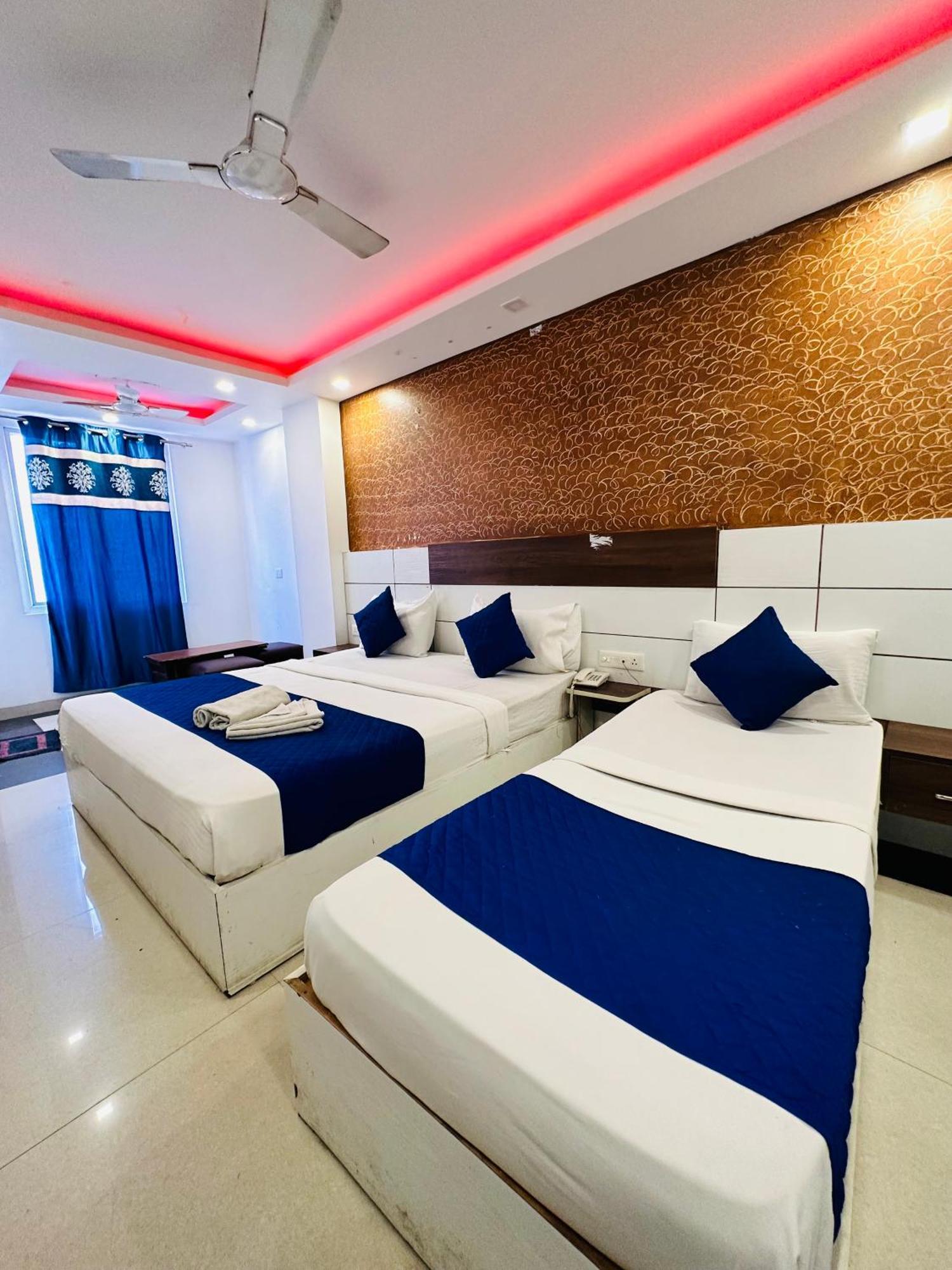 Airport Hotel Mayank Residency Нью-Дели Экстерьер фото