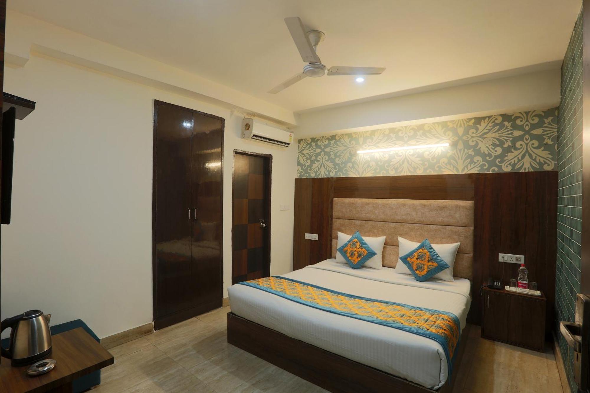 Airport Hotel Mayank Residency Нью-Дели Экстерьер фото
