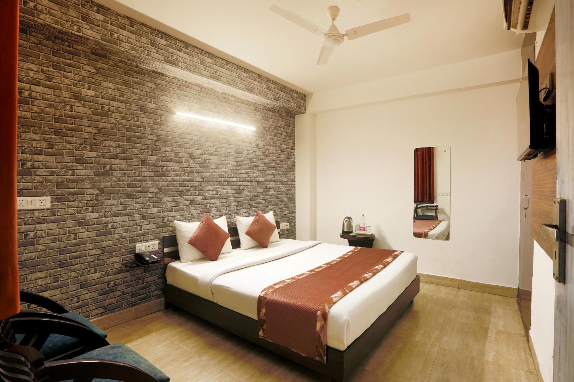 Airport Hotel Mayank Residency Нью-Дели Экстерьер фото