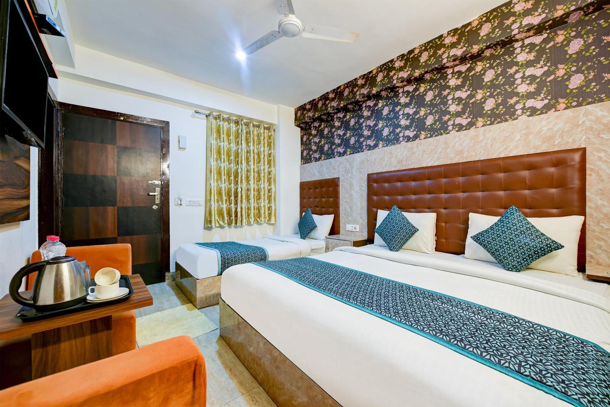 Airport Hotel Mayank Residency Нью-Дели Экстерьер фото