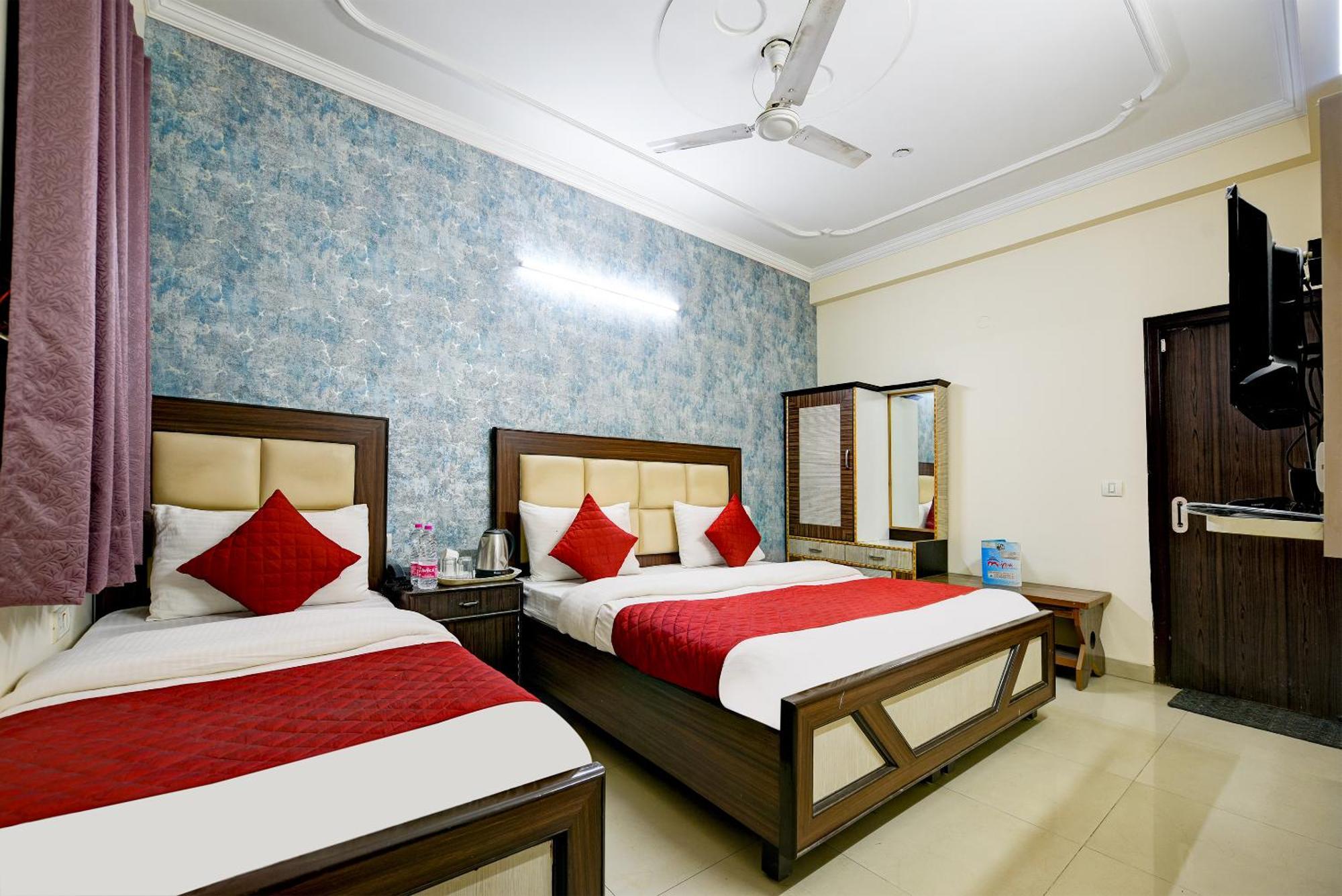 Airport Hotel Mayank Residency Нью-Дели Экстерьер фото