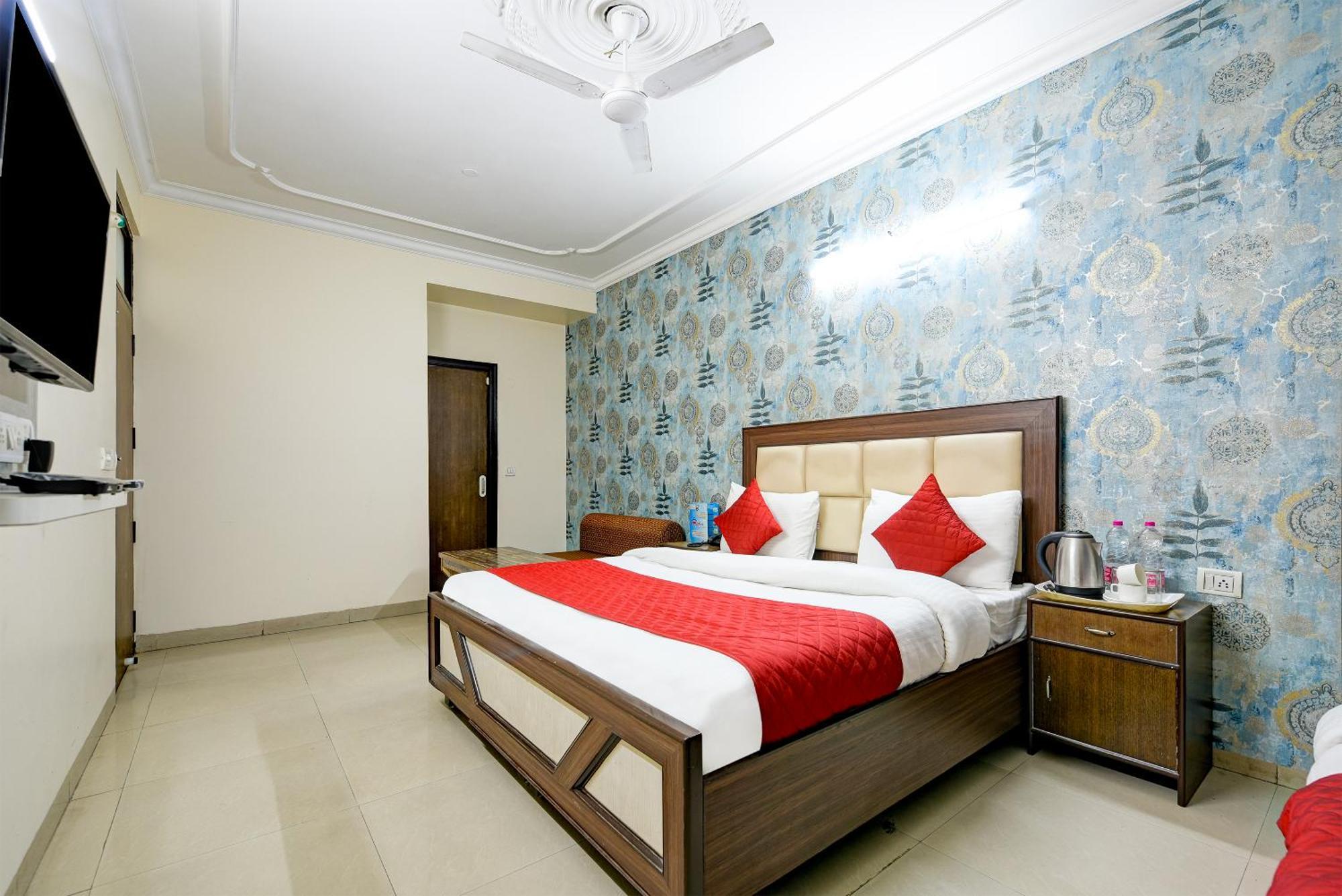 Airport Hotel Mayank Residency Нью-Дели Экстерьер фото