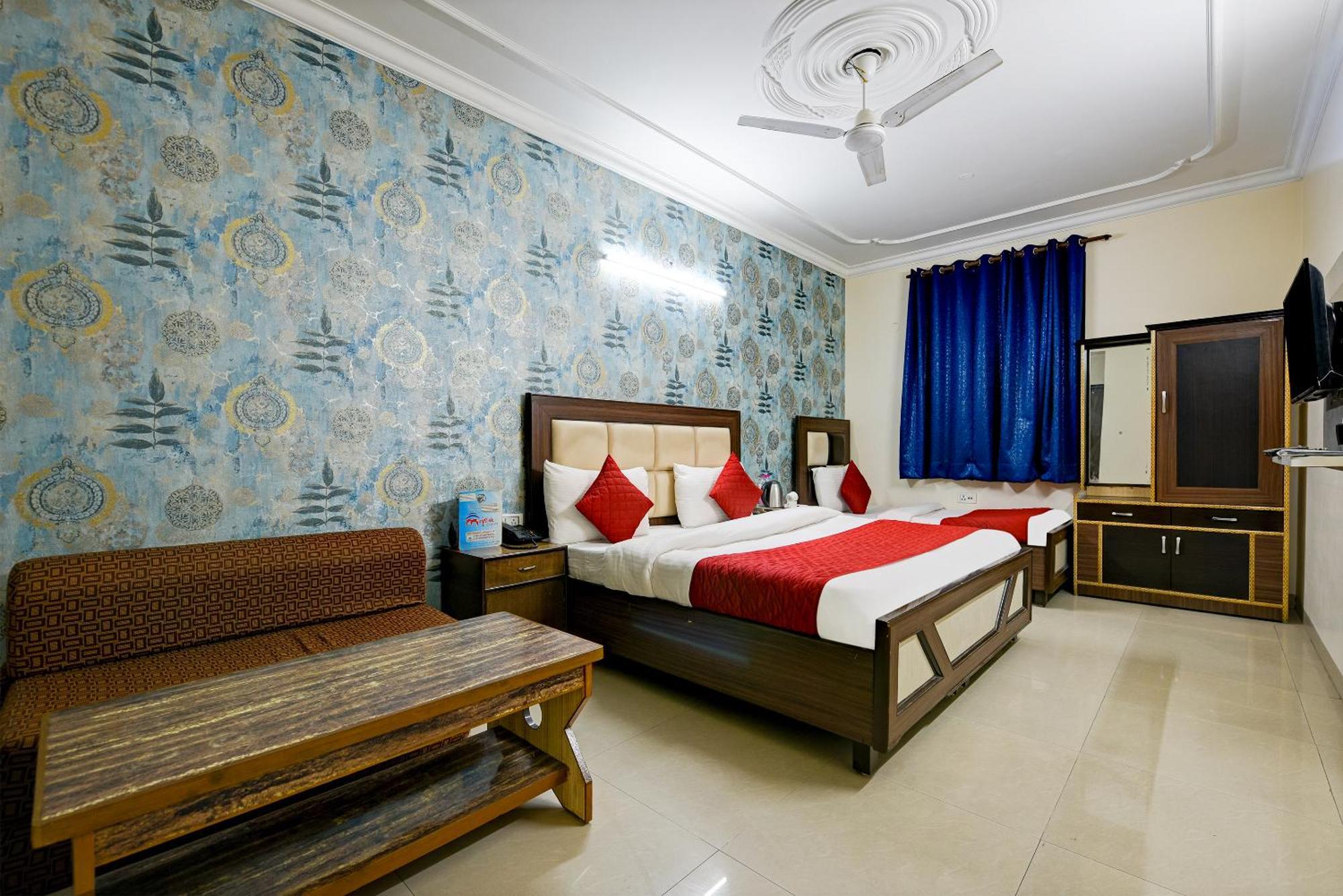 Airport Hotel Mayank Residency Нью-Дели Экстерьер фото