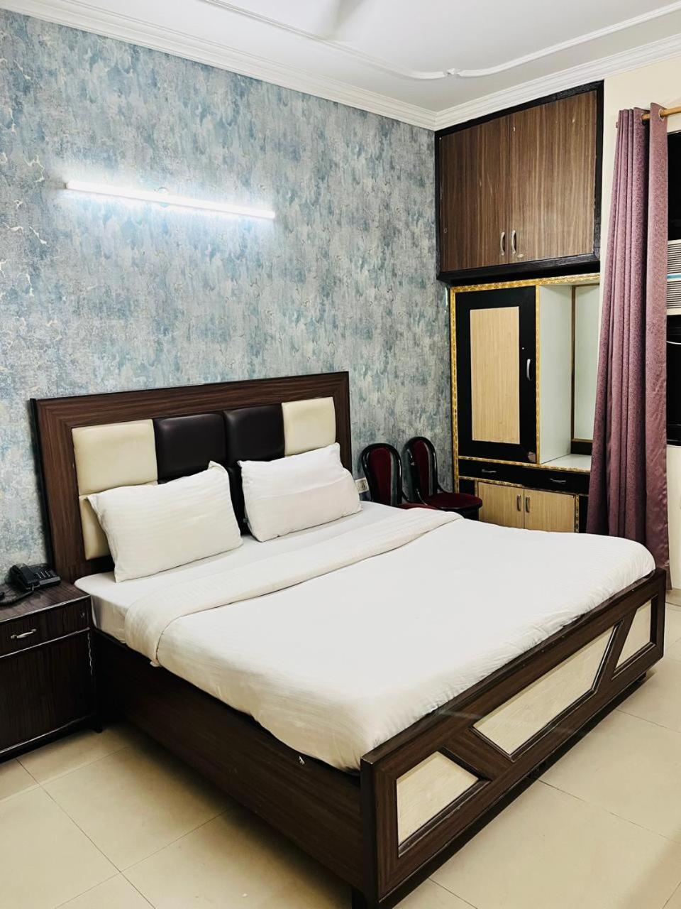 Airport Hotel Mayank Residency Нью-Дели Экстерьер фото