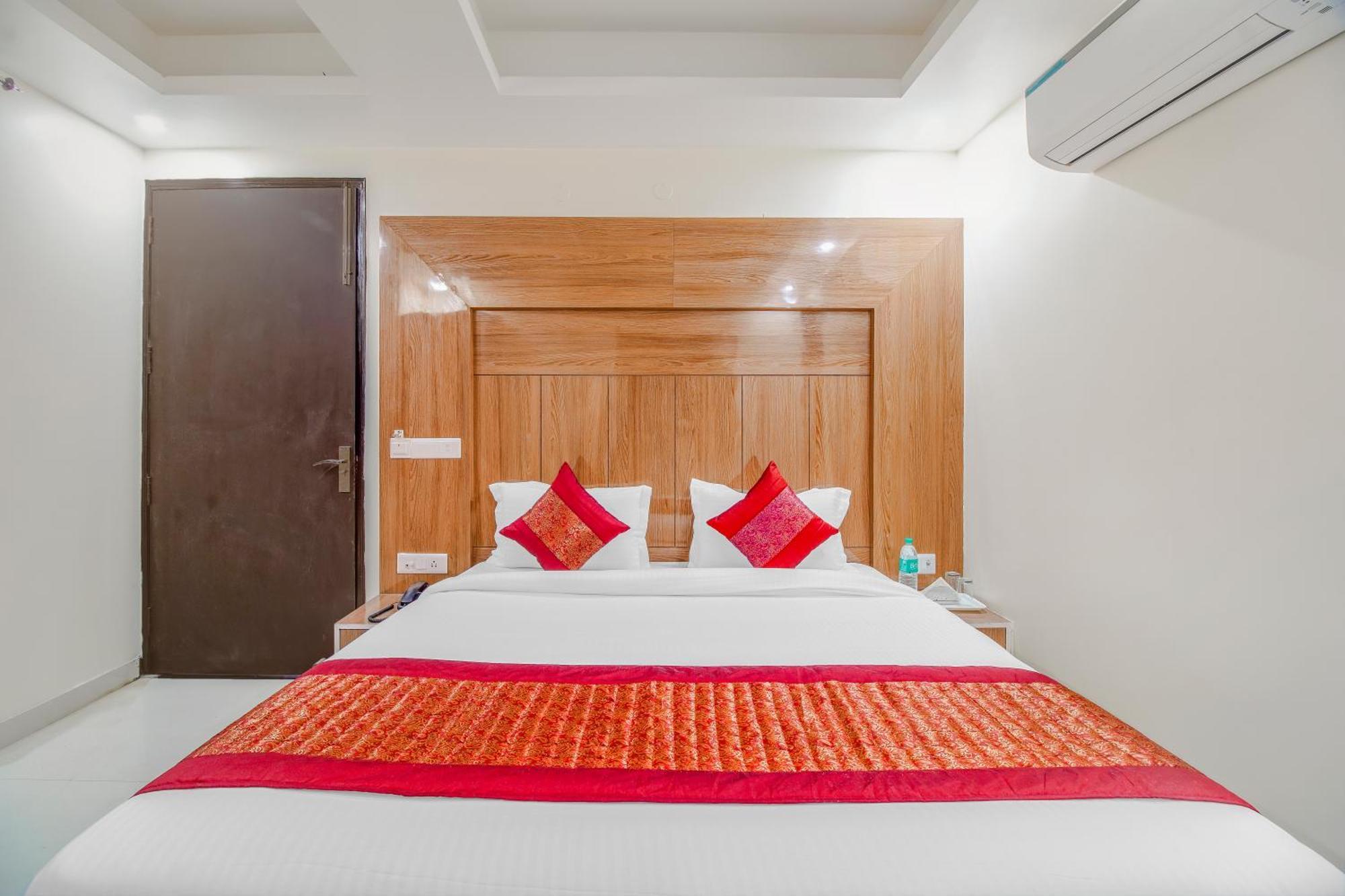 Airport Hotel Mayank Residency Нью-Дели Экстерьер фото